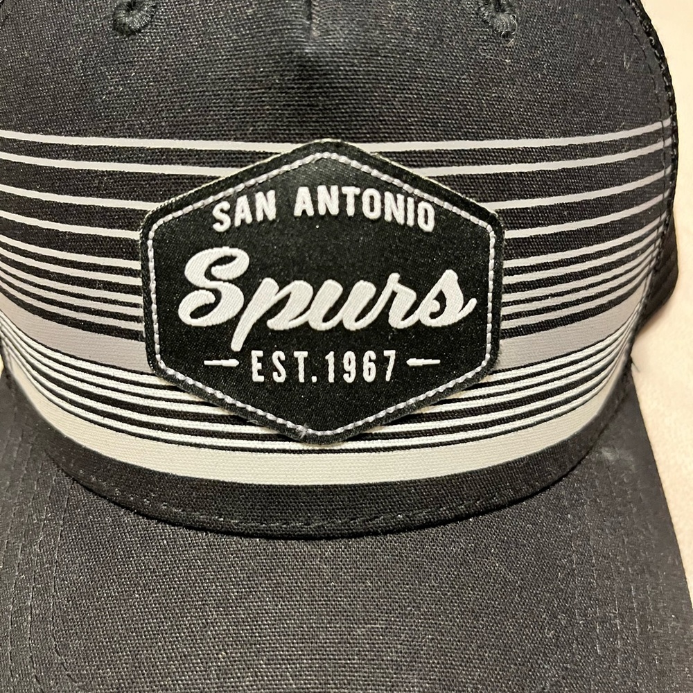 SOLD - NWOT TOP OF THE WORLD SAN ANTONIO SPURS Snapback Cap - Picture 3 of 8